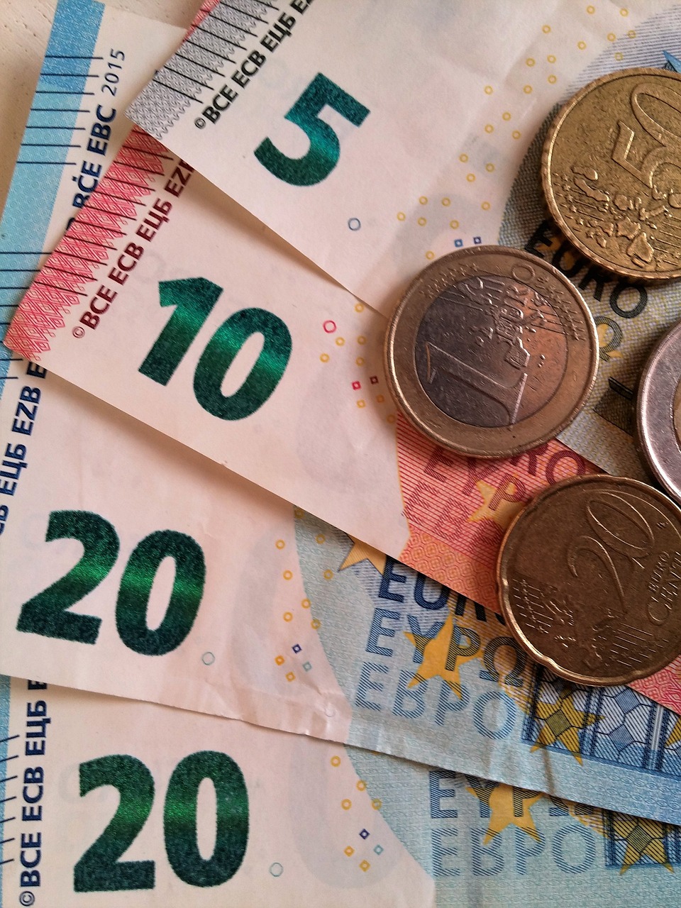 Facebook reklama cena za klik – faktory, stratégie a rady