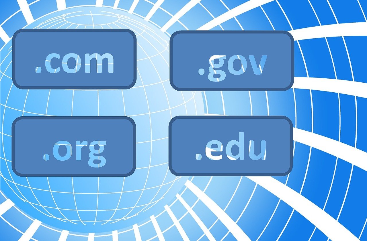 Webhosting a domény: Základy a výber správneho riešenia
